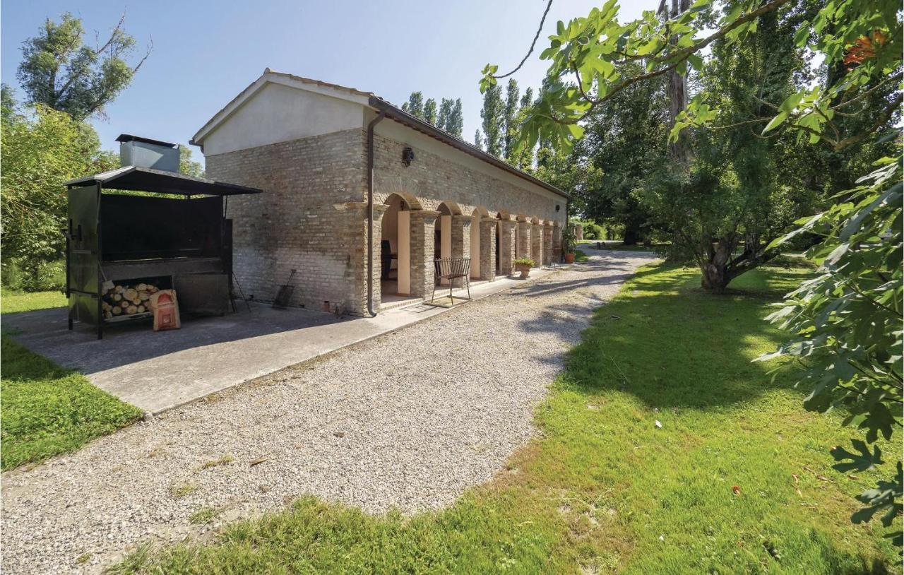 2 Bedroom Awesome Home In Taglio Di Po Ro Porto Viro Zewnętrze zdjęcie
